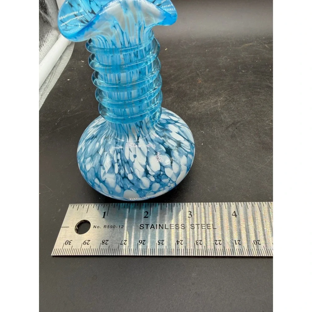 Vintage Blue White Spatter Art Glass Bud Vase Ruffled Rim Glass Wrap 4.5 inch‎